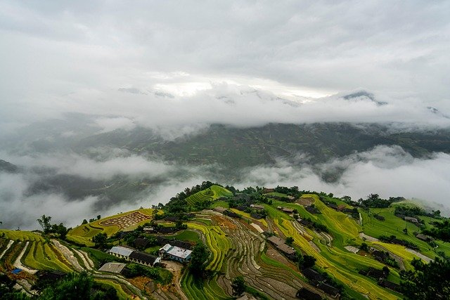 卢森堡留学转工作居留难不难？居住与续签的核心疑问解答