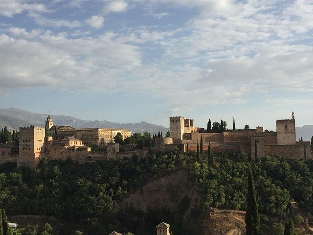 西班牙非盈利居留带娃读国际教育：从申请到入学的全周期时效指南