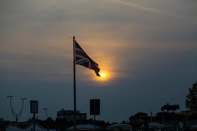 深度解读：最新政策下英国创新者签证与全球人才签证投资类条件核心差异及申请指南