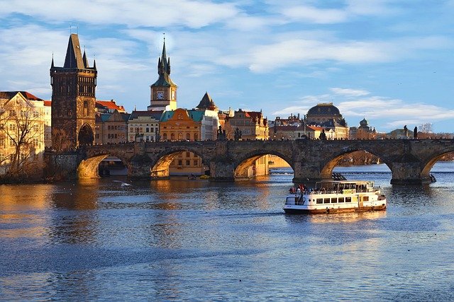 申请布拉格工作签证与永居必读:费用明细与避坑指南