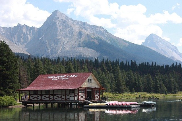 英国配偶签证收入不够想团聚？避坑指南：费用构成与例外条款的实操要点