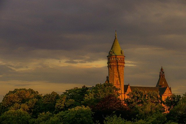 卢森堡留学与工作居留时间线政策解读：费用陷阱与合规路径对比