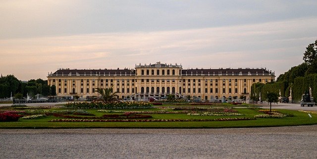 奥地利雇主担保红白红卡审批省钱攻略：避开高成本拒签雷区的核心要点