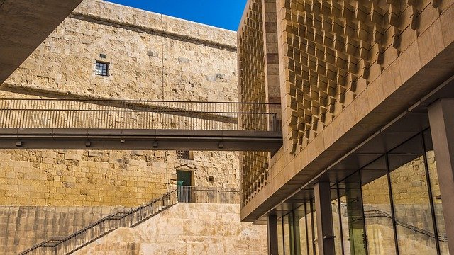 马耳他留学与工作许可衔接拒签原因拆解攻略：学生到职业身份过渡的常见雷区与应对