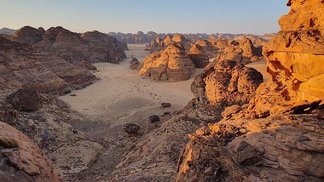 沙特投资与创业居留条件解读进阶攻略：从基础资格到续签衔接的深层验证要点