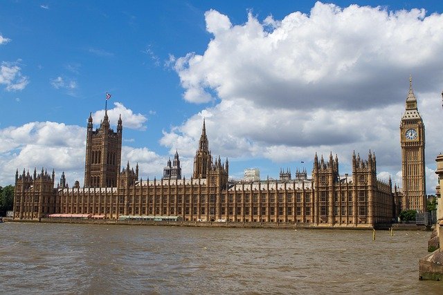 英国创业移民项目选错易拒签?创新者vs初创签证核心差异及避坑指南