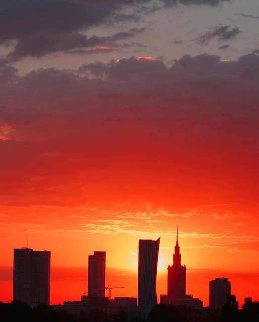 波兰家庭团聚入门必读：选对区域与项目，轻松搞定收入住房要求