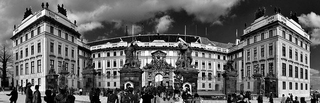 捷克雇主担保与蓝卡避坑核心：隐性成本拆解与周期延误规避策略