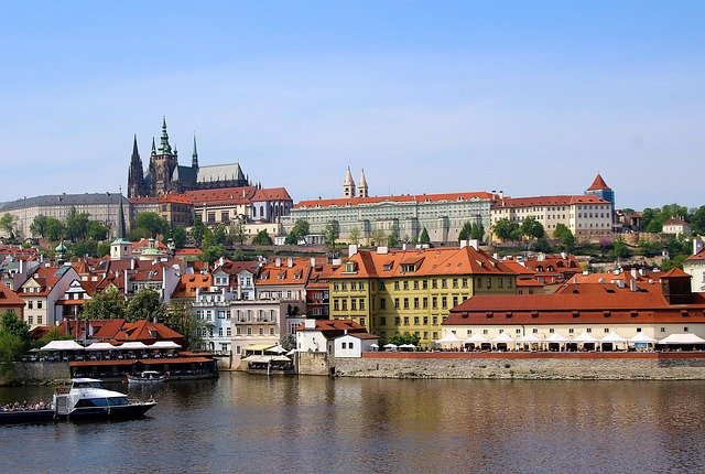 从王同学的6年捷克路看：留学转工签永居能否“准一步到位”？关键节点与避坑实录