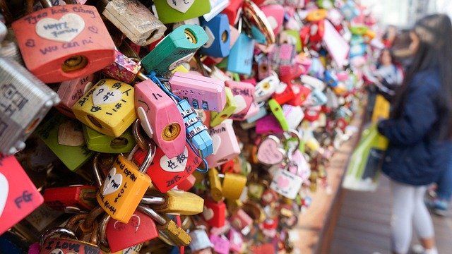 韩国雇主担保专业人才入门必读：E-7签证与永住路径的对比策略