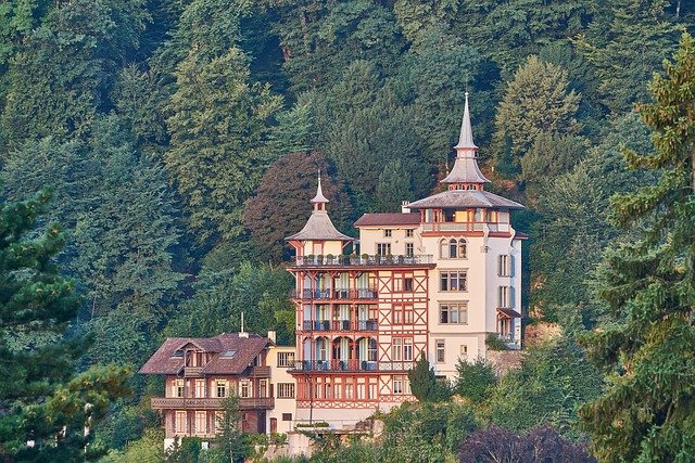 瑞士留学与工作许可衔接申请：条件解读及费用成本的注意事项