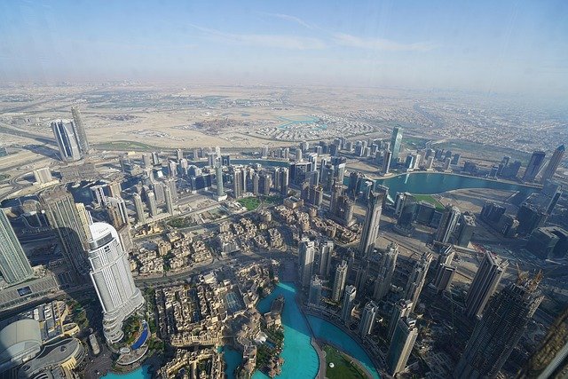 阿联酋雇主担保与人才签证资格自测手册——高净值人士与企业主必看的条件匹配、费用门槛及风险规避