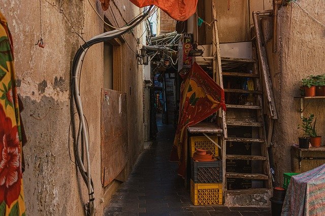 卡塔尔雇主担保工作签证申请：需要哪些关键步骤和材料？