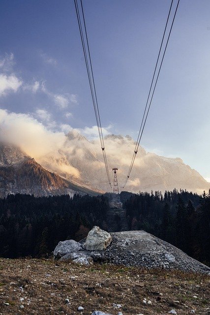 维也纳红白红卡与关键人才签证申请：材料清单遗漏与补料延迟的扣分项解析