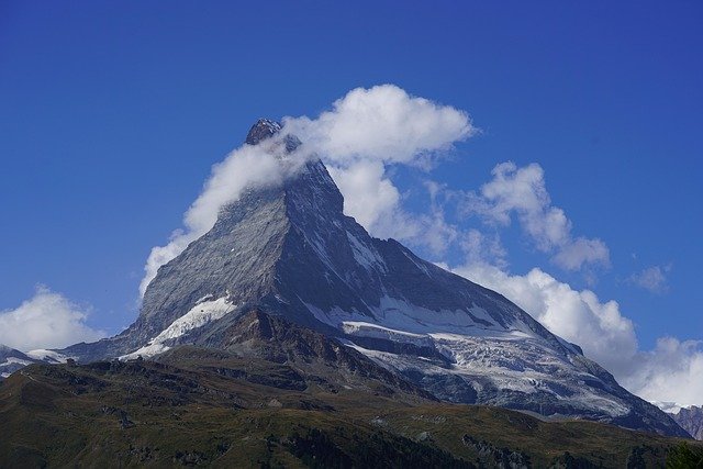 谁适合瑞士创业与自雇居留？必看的隐性成本拆解与预算提示