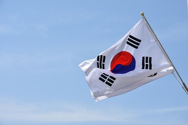 韩国留学与工作签证衔接加分策略：D-2转E-7的精准时间规划与材料准备要点