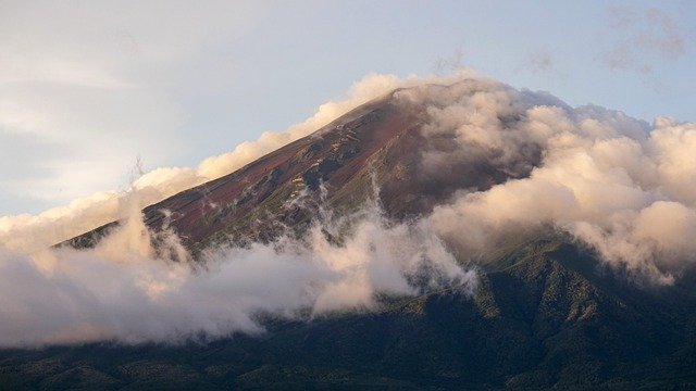 日本高度人才签证持有者，能不能更快拿到永住权或入籍资格？