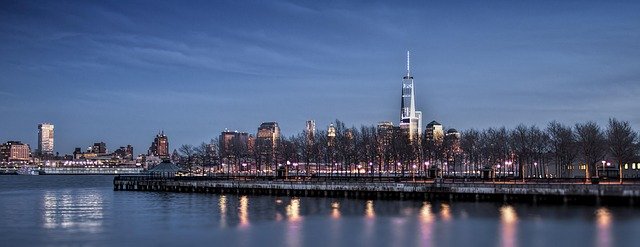 深度解析美国E2条约投资者签证续签与转绿卡：申请条件拆解及家庭适配要点