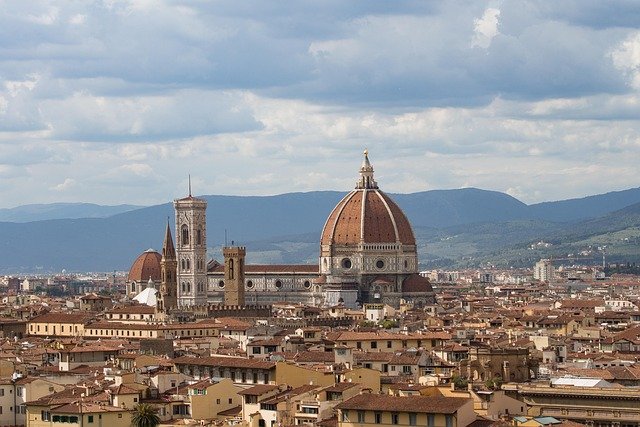 罗马技术人才工作签证与生活成本避坑指南：费用雷区与申请陷阱全解析