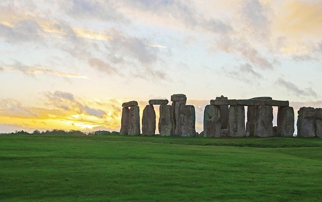英国雇主担保工签续签与家属身份维持：短缺职业清单的影响及合规操作