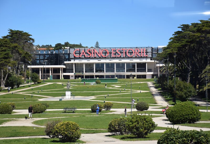 葡萄牙黄金签证与D7被动收入签证对比实操指南:5大核心维度帮你精准决策